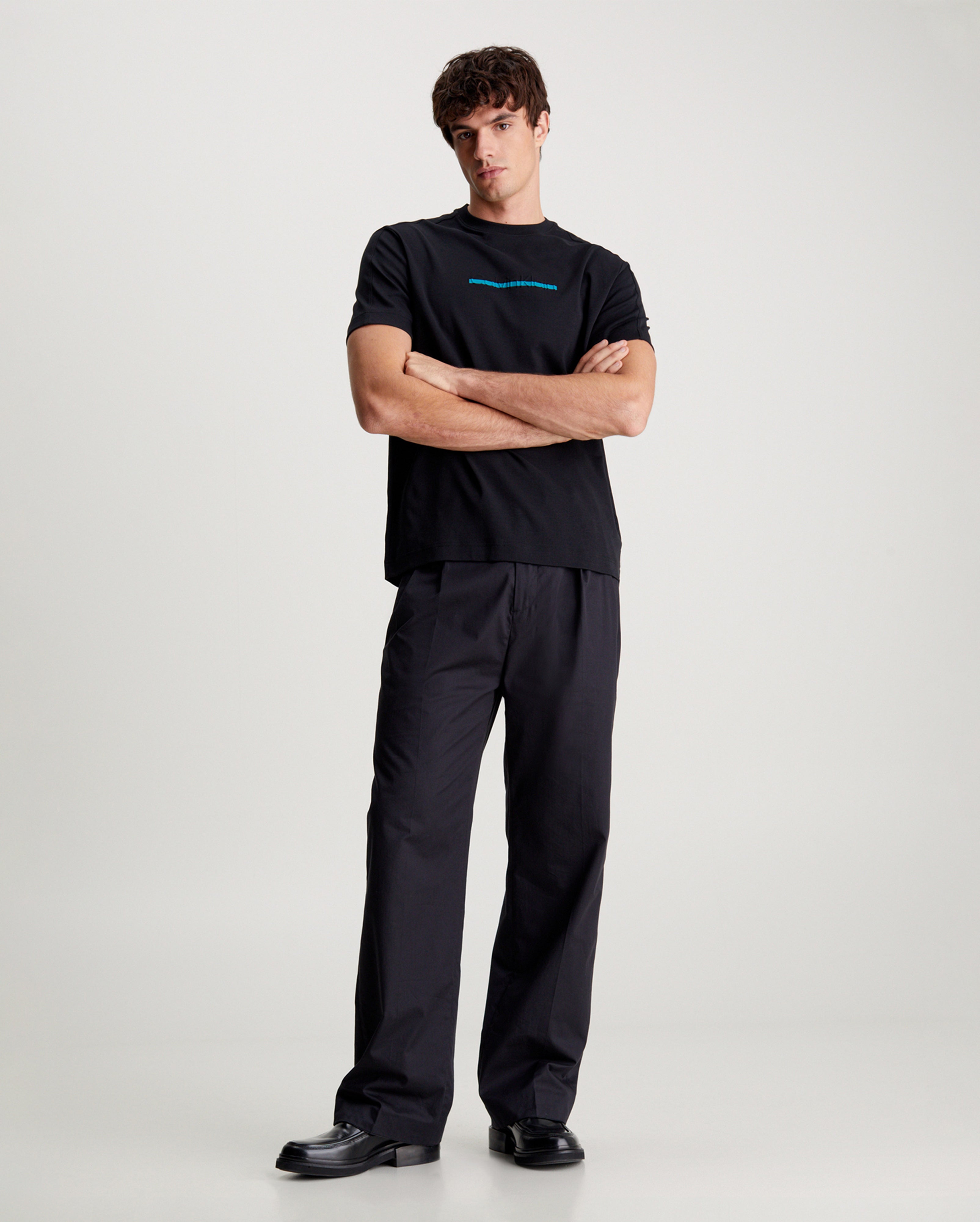 COLOR EMBOSSED LOGO T-SHIRT