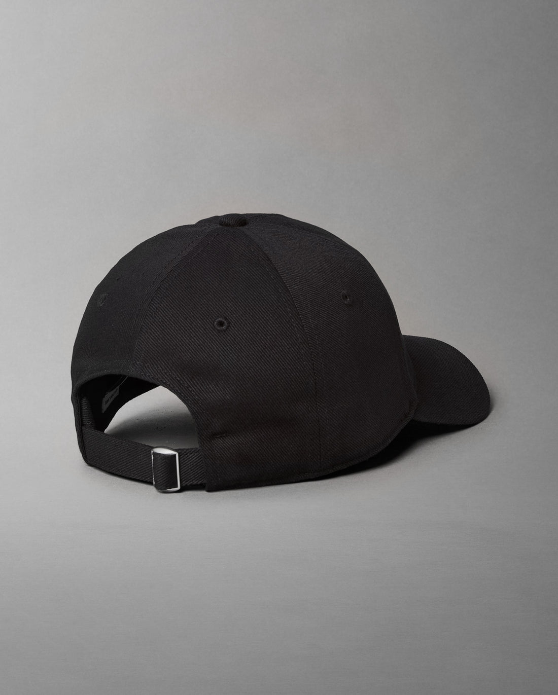 CAP WHITH EMBROIDERED MONOGRAM