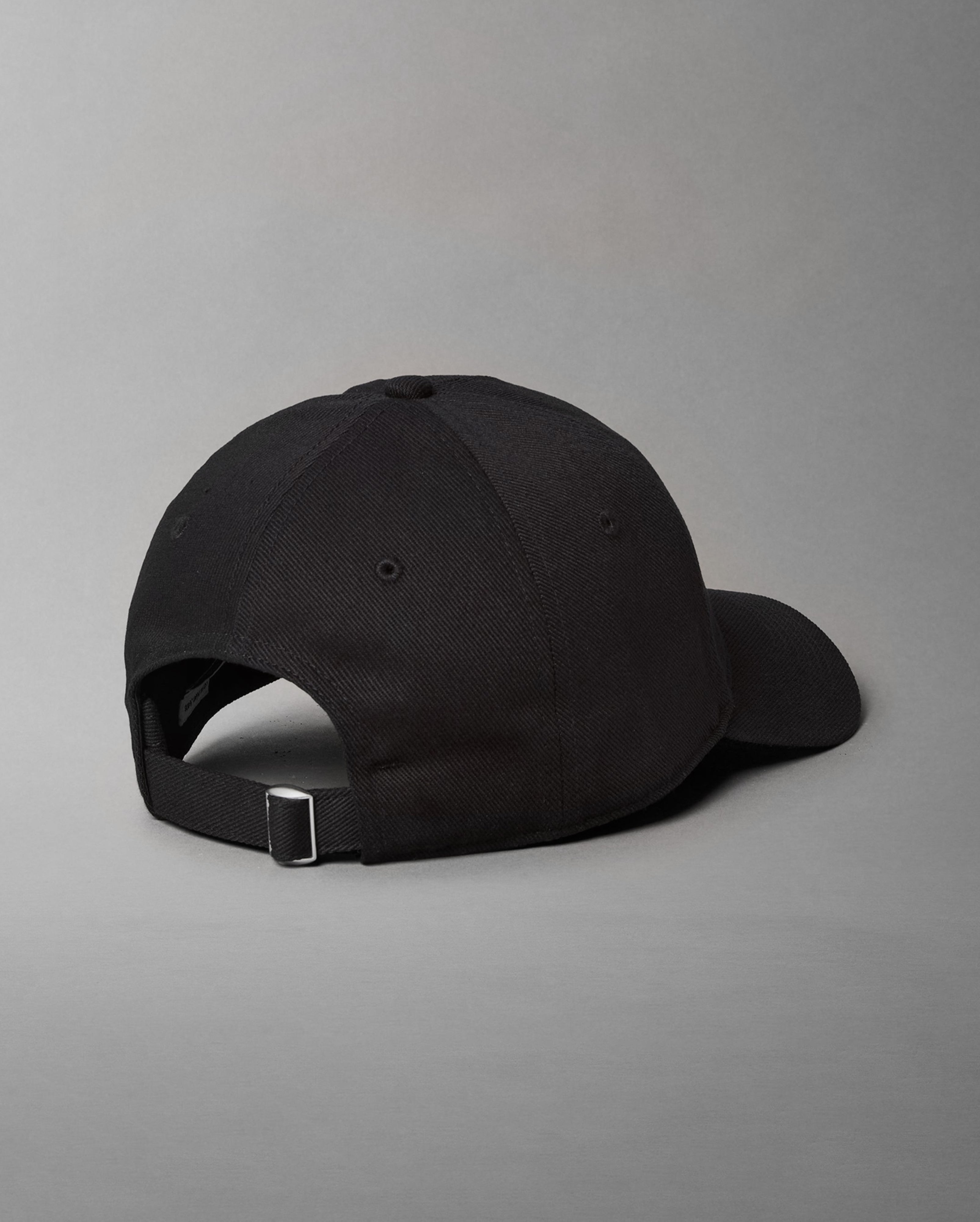 CAP WHITH EMBROIDERED MONOGRAM