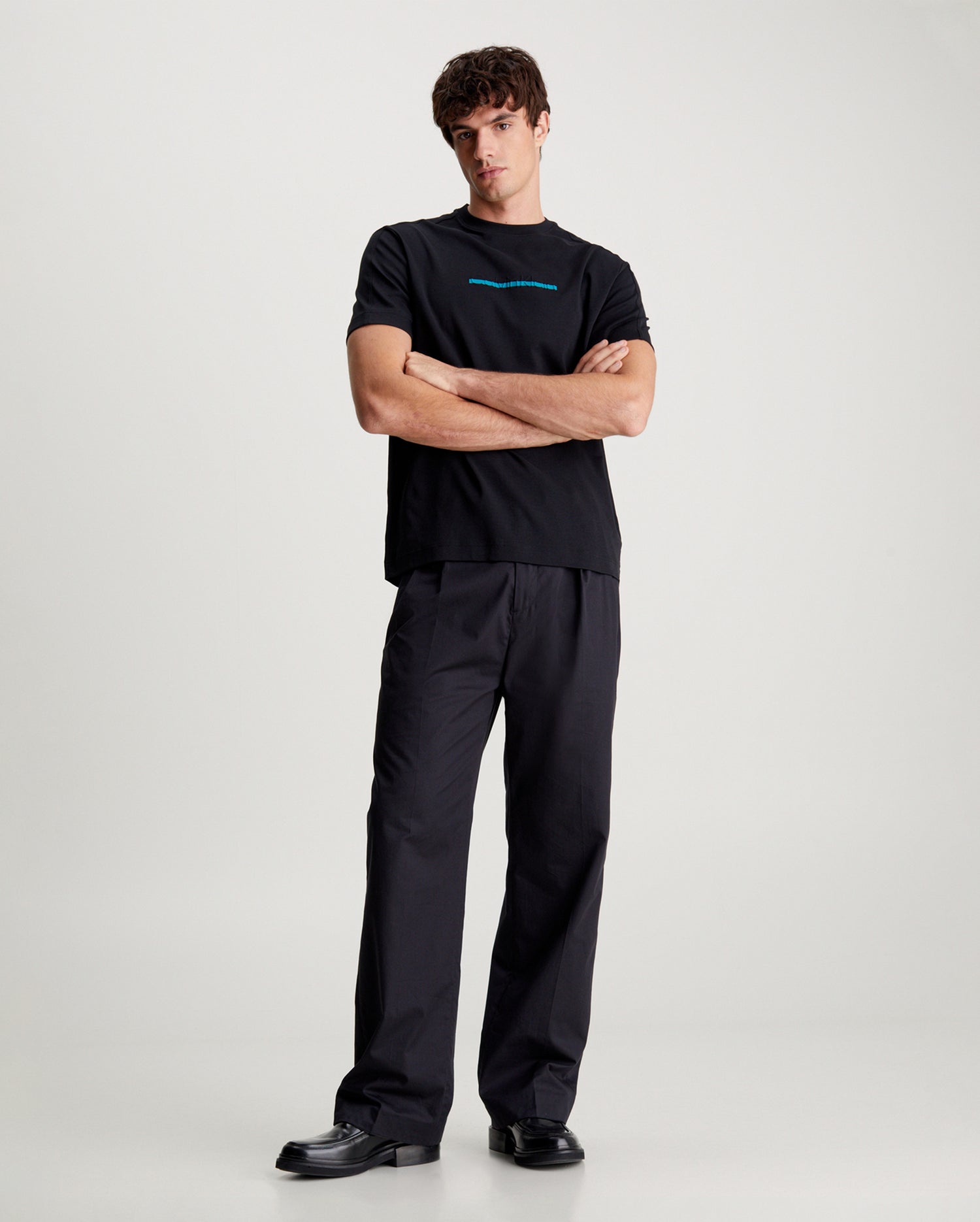 COLOR EMBOSSED LOGO T-SHIRT