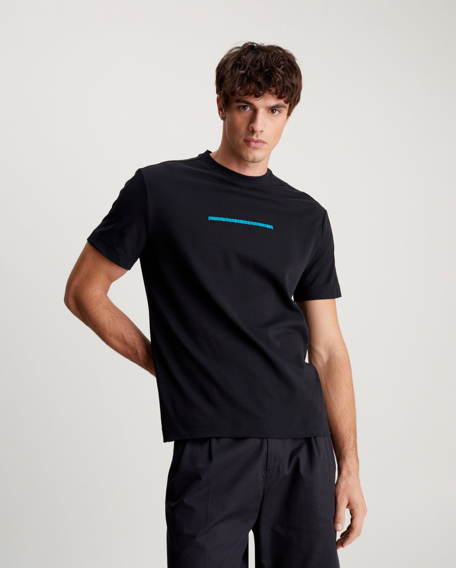 COLOR EMBOSSED LOGO T-SHIRT