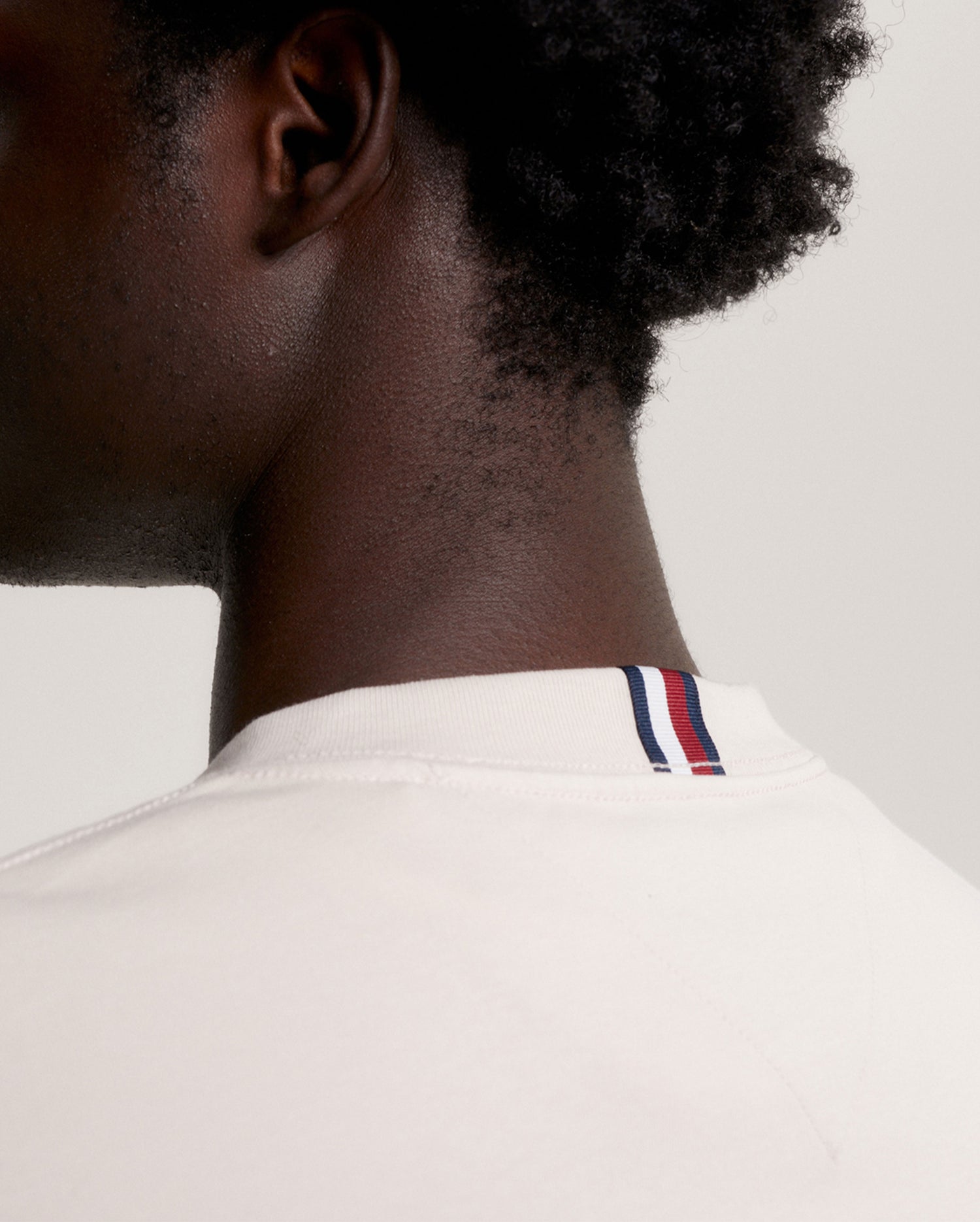 EMBROIDERY ROUNDEL TEE