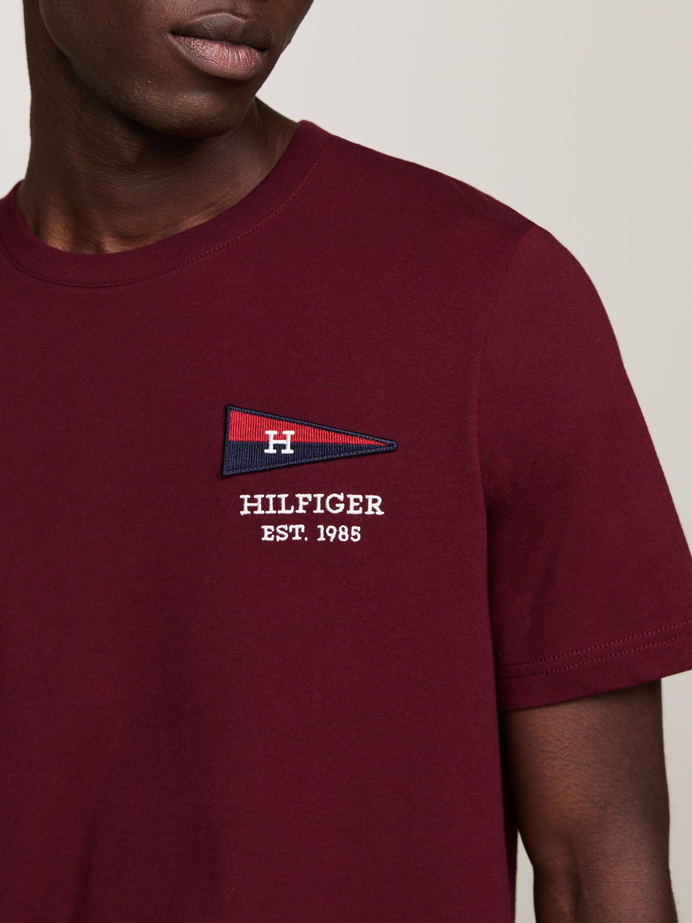 HILFIGER FLAG CREW NECK T-SHIRT