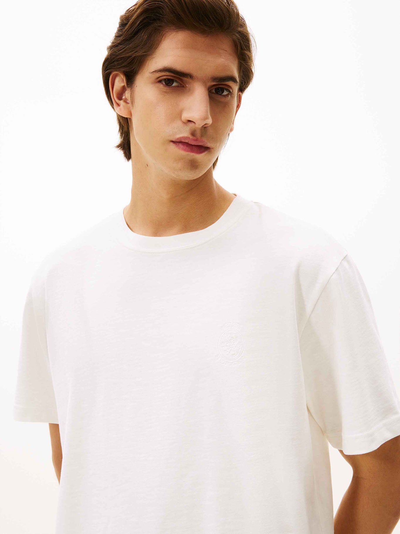 SMALL CREST GRAPHIC TEE