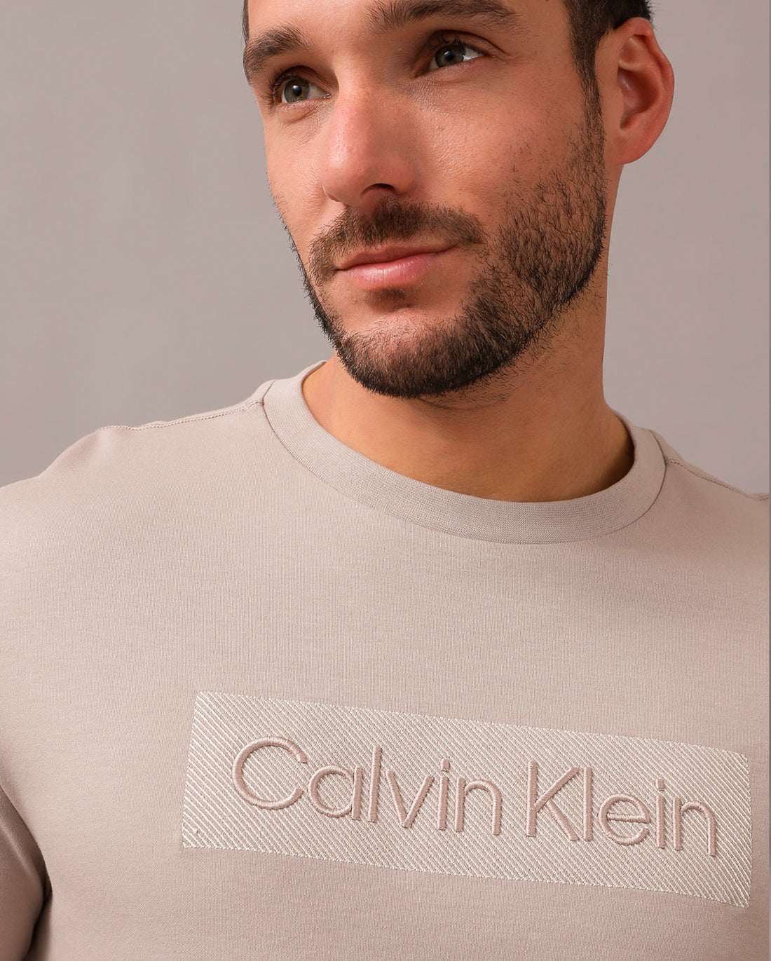 TEXTURED EMBROIDERY T-SHIRT